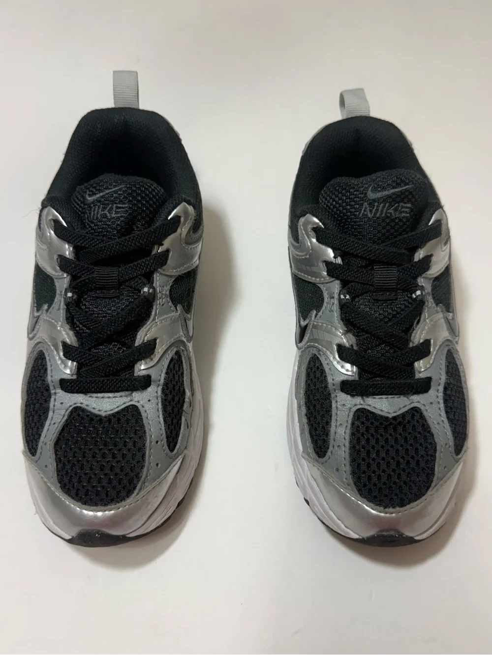 Nike V5 RNR Sneakers - Black/ Silver- Boys Size 1
